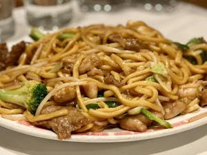 Order Special Chow Mein (什錦炒麵) food online from Lai Lai Restaurant store, Millbrae on bringmethat.com