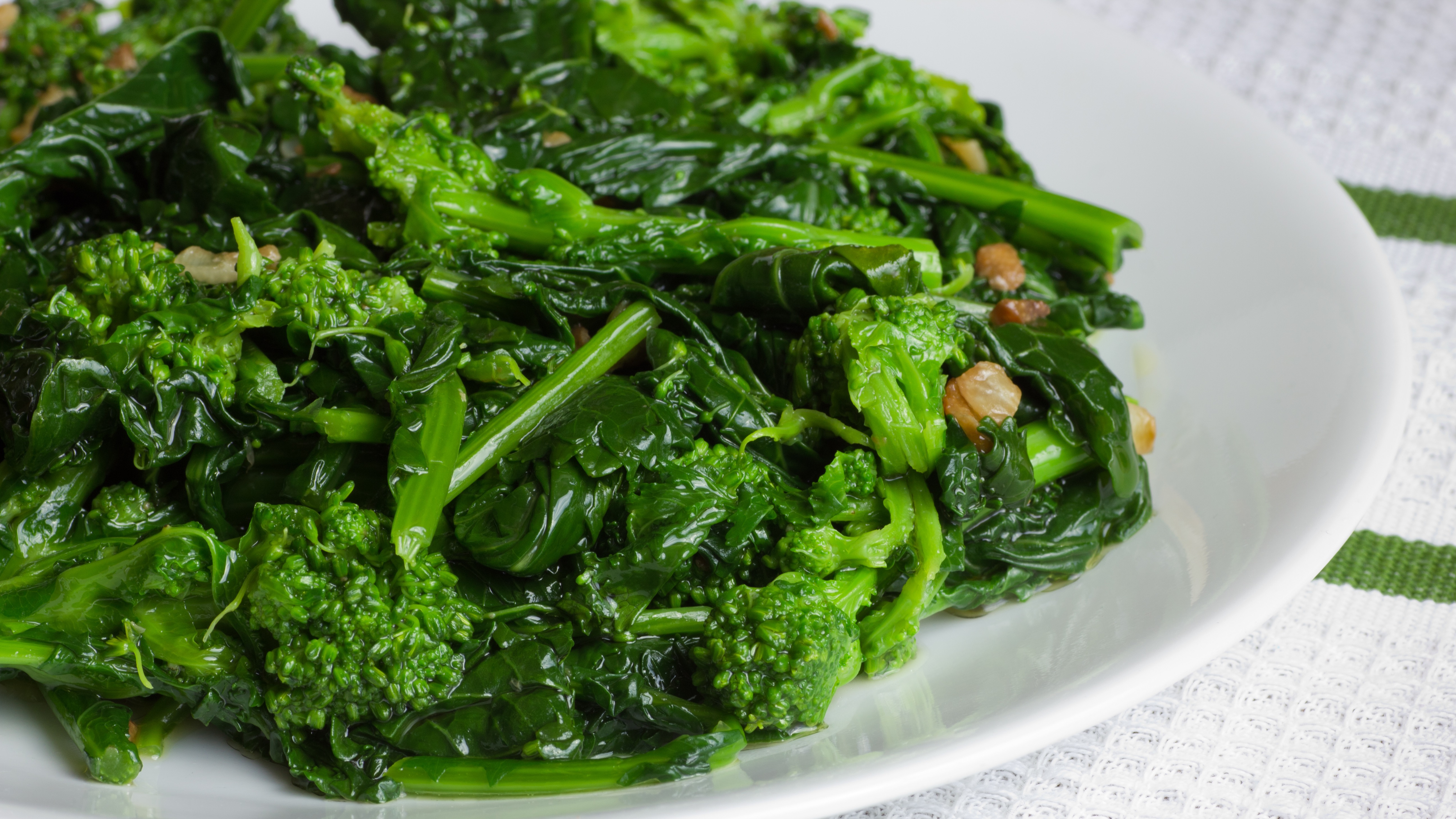 Order Broccoli Rabe food online from Umberto's Pizzeria store, New Hyde Park on bringmethat.com
