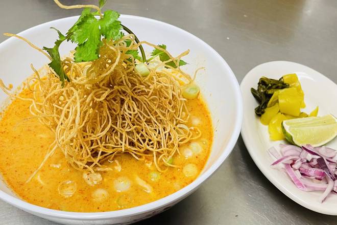 Order Curry Noodle (Kao Soi) food online from Thong's Authentic Thai Restaurant store, Green Bay on bringmethat.com