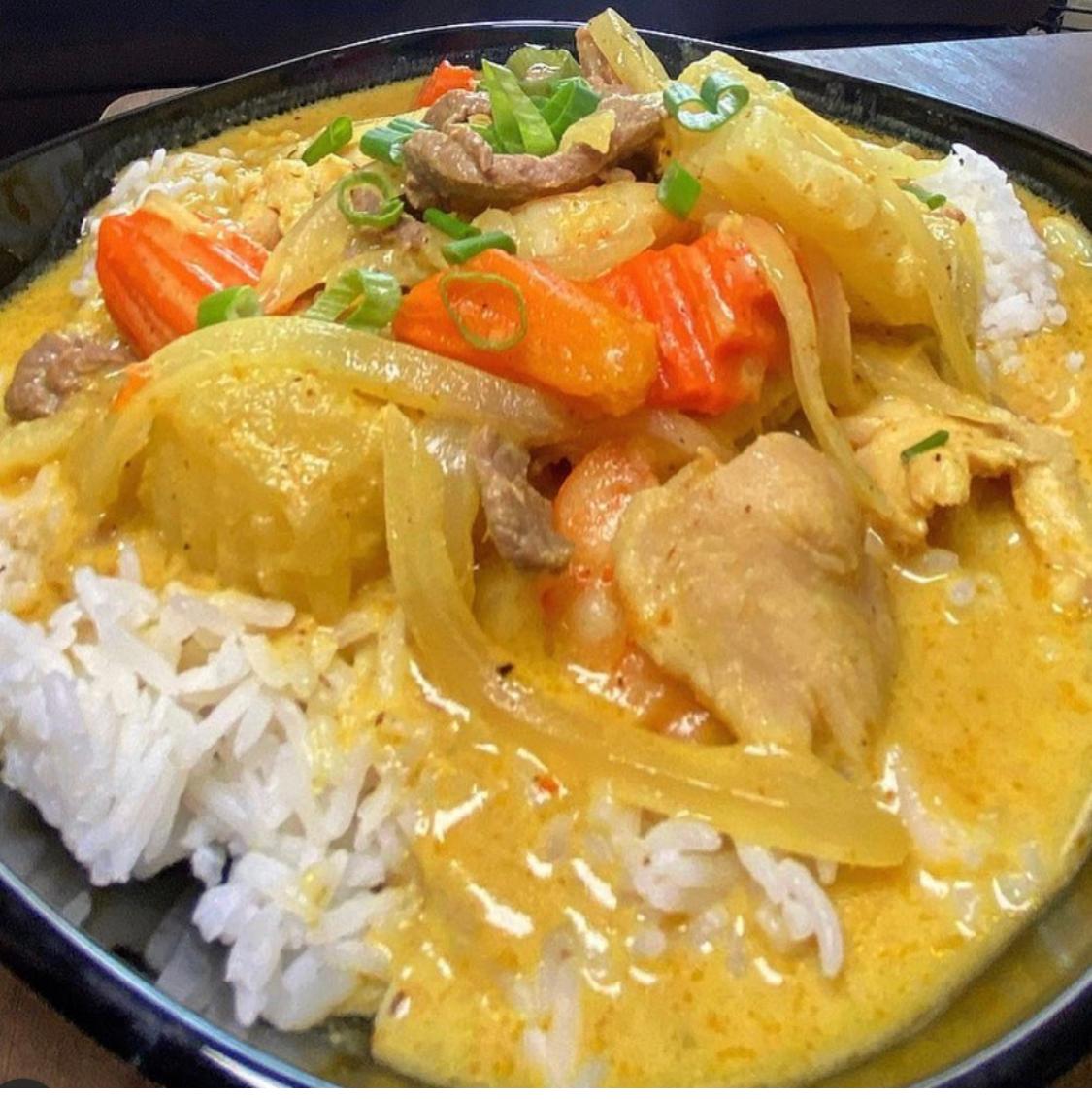 Order Yellow Curry food online from So Saap store, San Diego on bringmethat.com