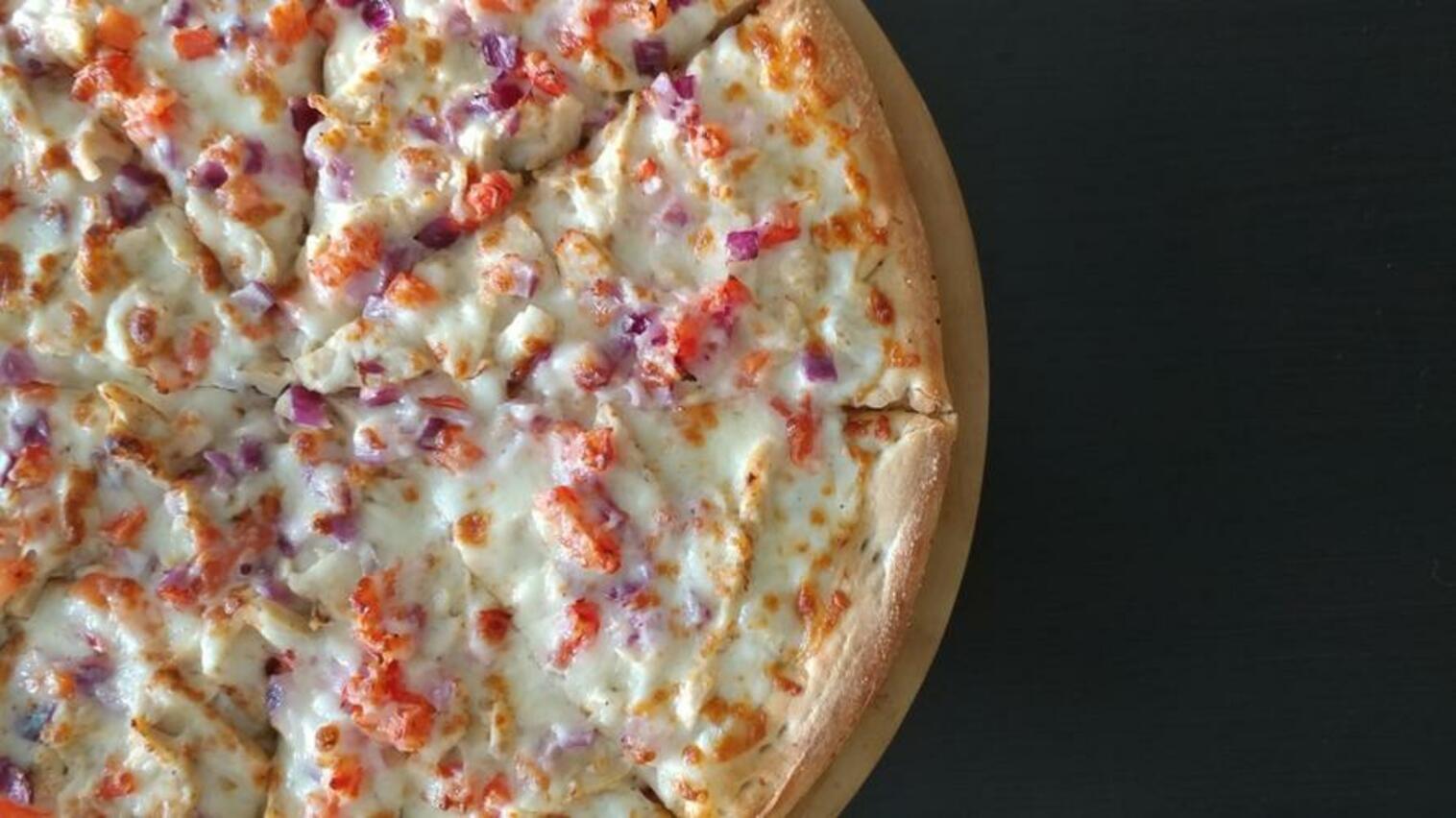 Order 14" Garlic Chicken Pizza food online from Great Alaska Pizza store, Anchorage on bringmethat.com