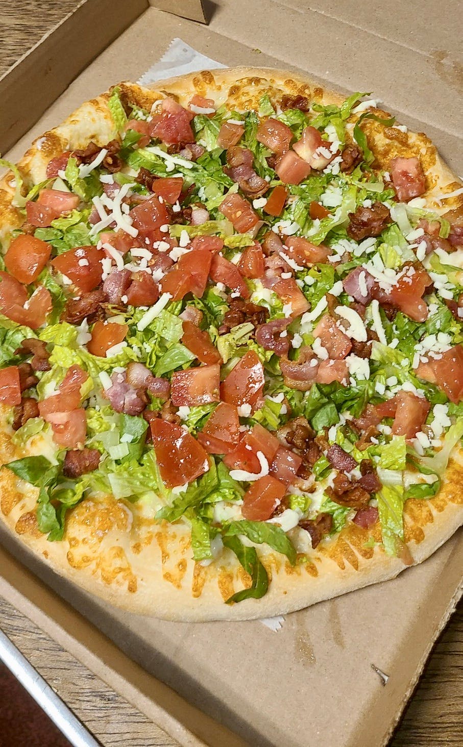 Order BLT Pizza - Medium 14'' food online from Rox 52 store, Plymouth on bringmethat.com