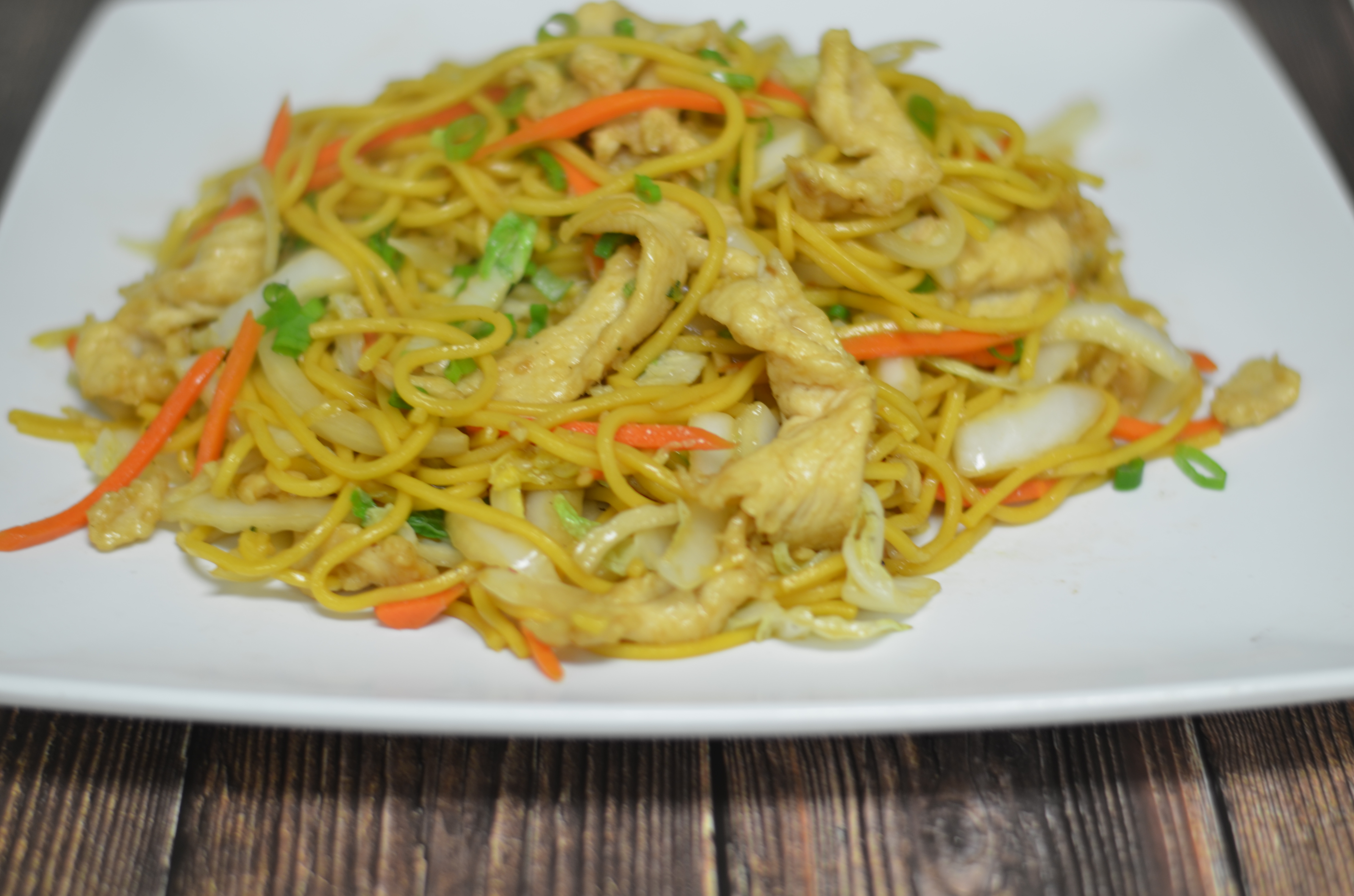 Order Chicken Lo Mein food online from Yumi Cafe store, Richmond on bringmethat.com