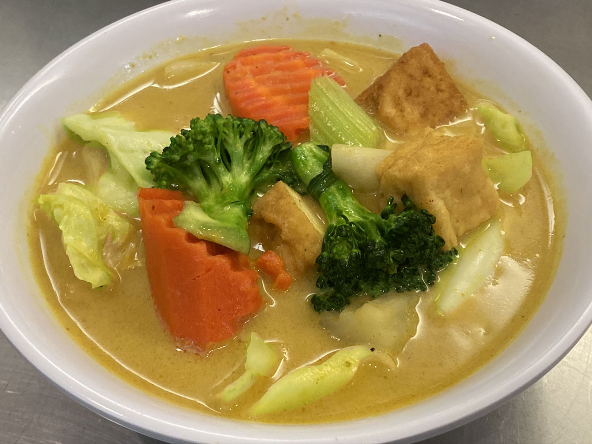 Order 31. Yellow Curry Tofu food online from Thai Basil Cuisine store, Berkeley on bringmethat.com