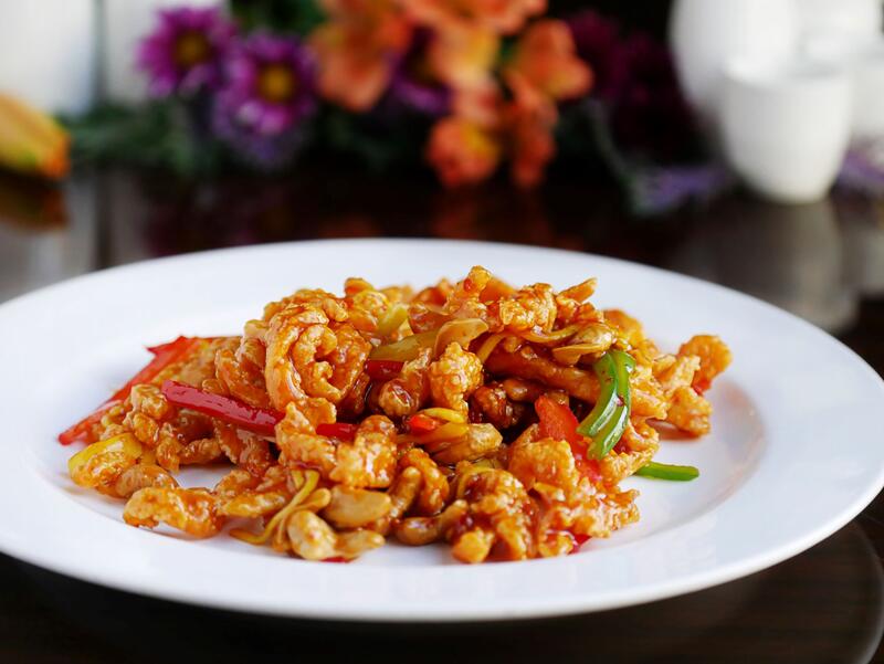 Order Thai Cashew Chicken food online from Four Leaves Asian Restaurant store, Huntsville on bringmethat.com