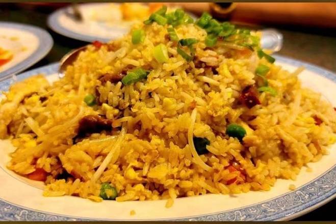 Order House Fried Rice (招牌炒飯) food online from Yu Garden store, Troutdale on bringmethat.com