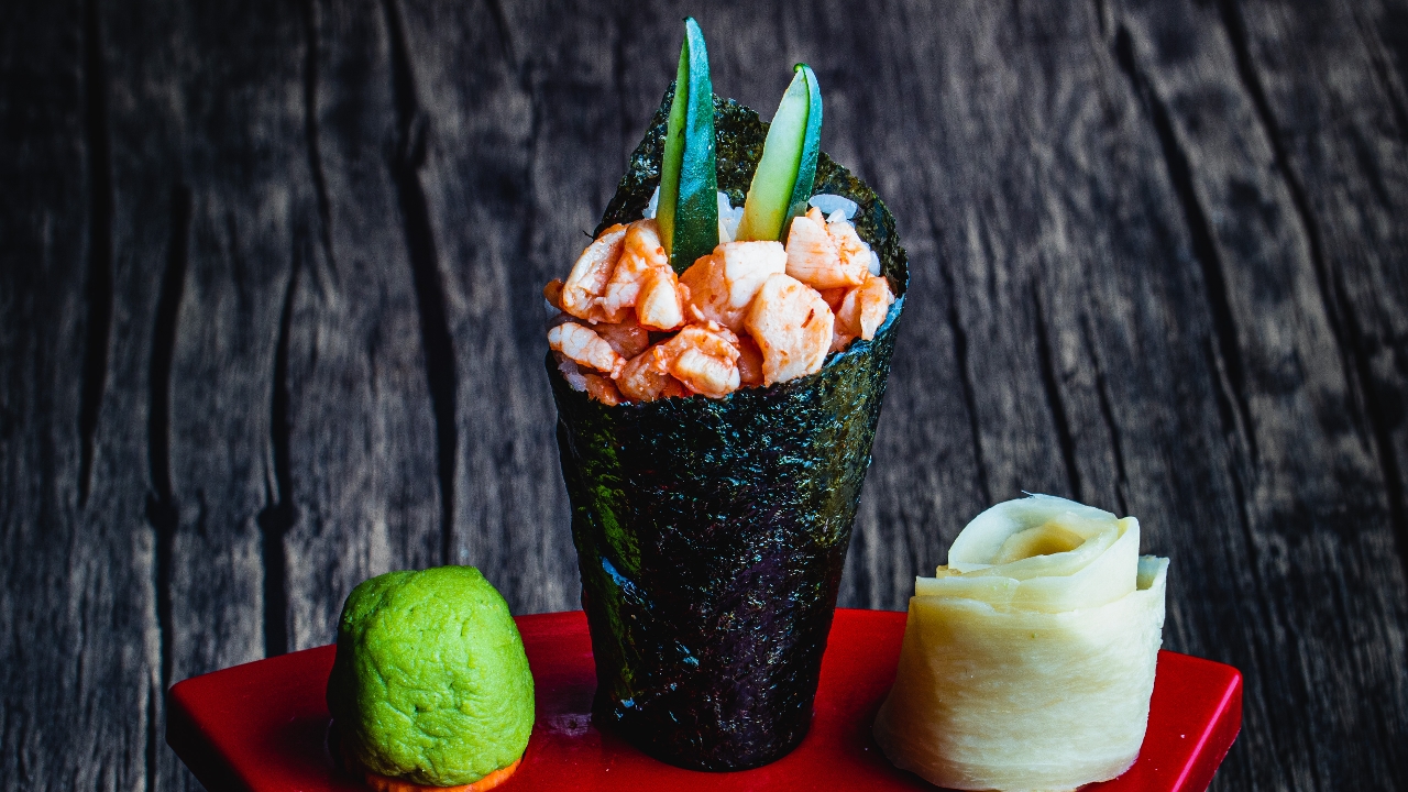 Order Spicy Scallop Handroll food online from Bento & Noodles store, Chula Vista on bringmethat.com