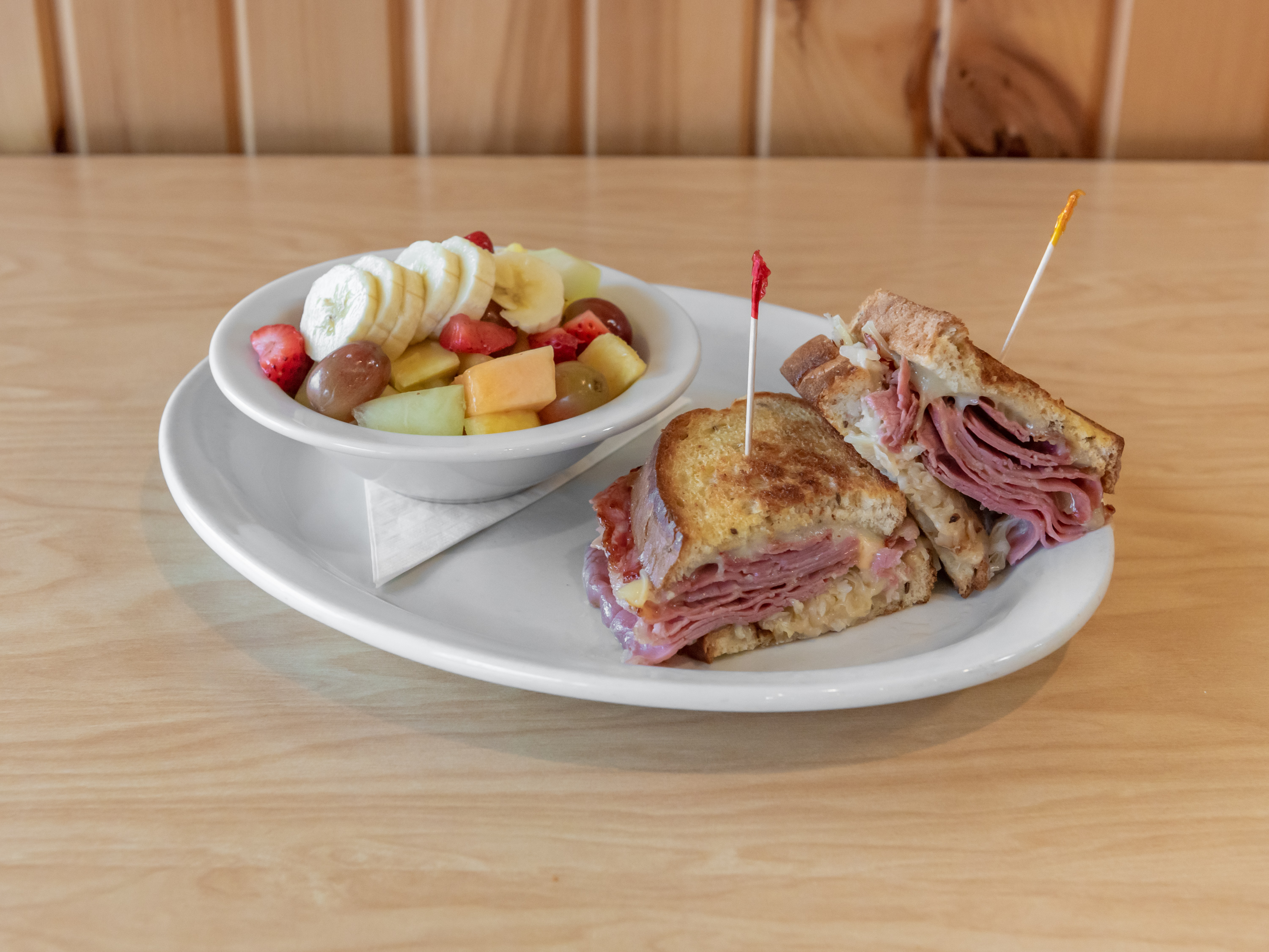 Order Signature Reuben Sandwich food online from Sunny Street Cafe store, Columbus on bringmethat.com