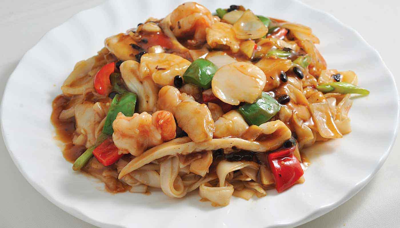 Order J7. Seafood with Pan Fried Rice Noodle in Black Bean Sauce (豉椒海鮮炒河粉/麵/米粉) food online from Happy Harbor Cuisine store, Alhambra on bringmethat.com