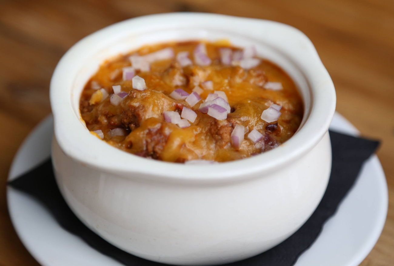 Order Chef-made Chili food online from Green St. Grille store, Bensenville on bringmethat.com