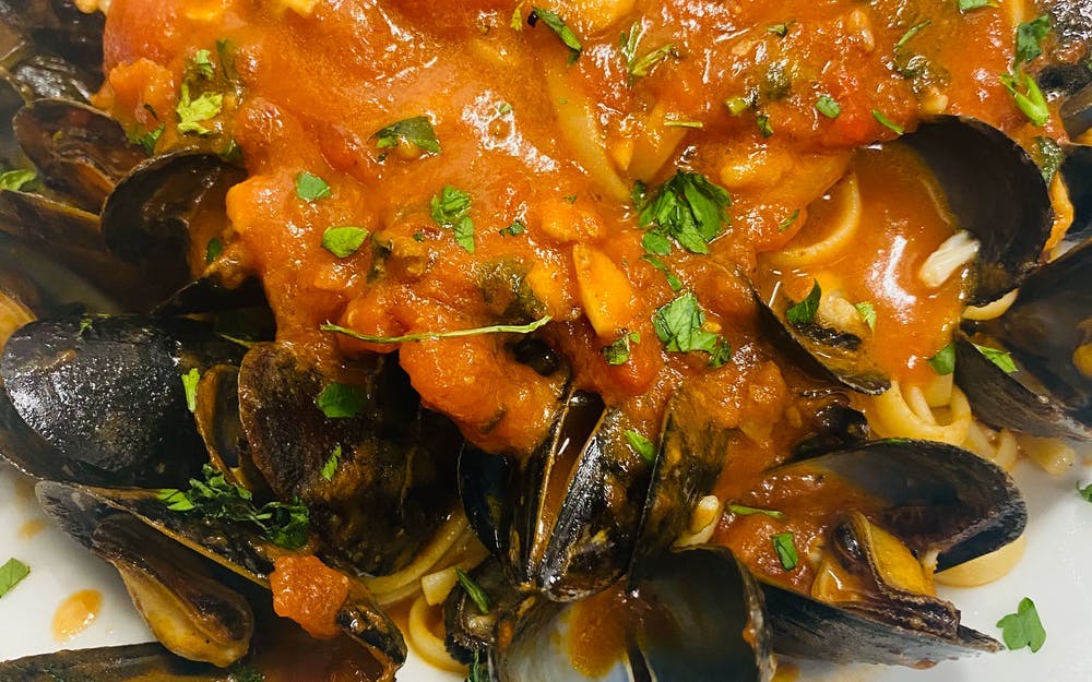 Order Mussels Fra Diavolo - Appetizer food online from Panatieri's Pizza & Pasta store, Warren on bringmethat.com