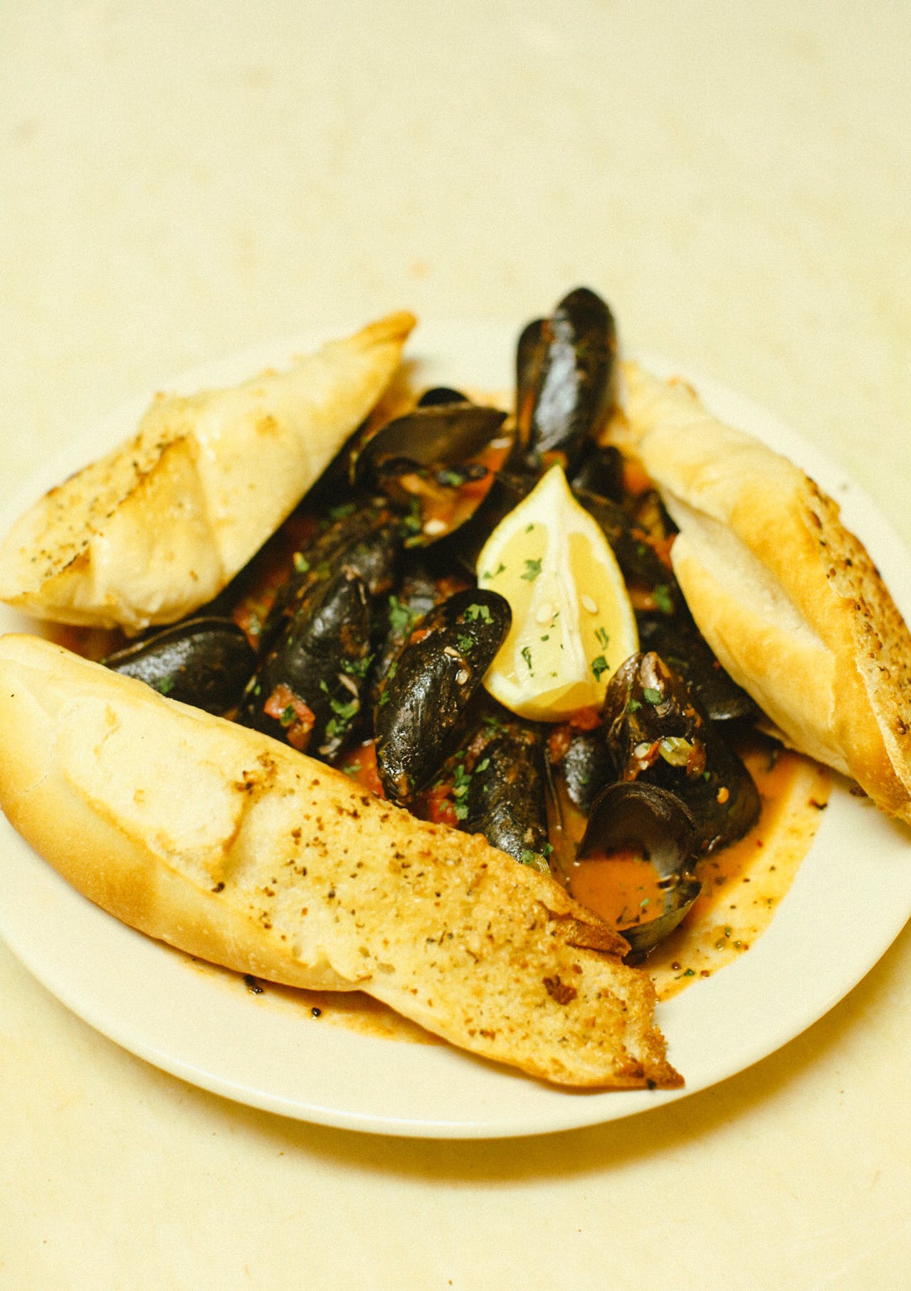 Order Mussels Diavolo - Appetizers food online from Mama Luke store, Farmington on bringmethat.com