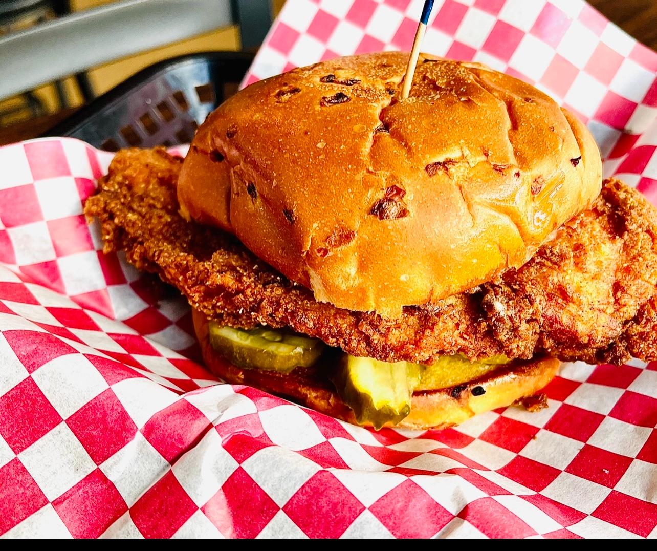 Order Classic Fried Chicken food online from Puck Pub store, Lake Bluff on bringmethat.com