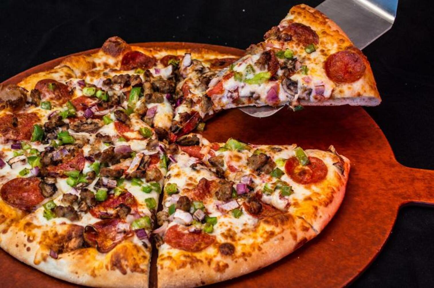 Order 14" Supreme Pizza food online from Great Alaska Pizza store, Anchorage on bringmethat.com