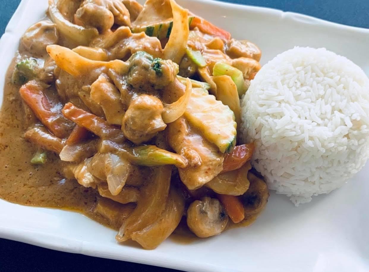 Order Peanut Sauce Dinner Combo food online from Brown Rice Thai Cuisine store, West Boylston on bringmethat.com
