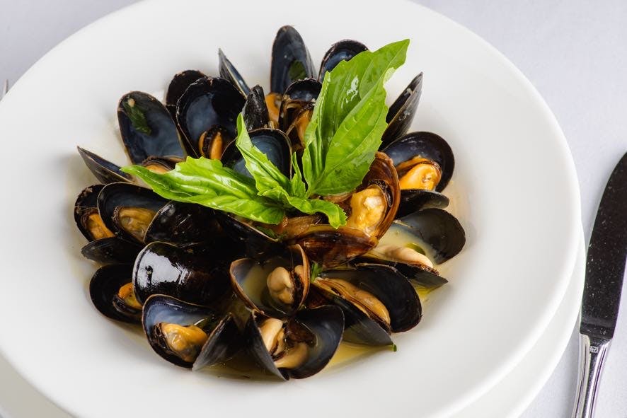 Order Sauteed Mussels - Appetizers food online from Chazz Palminteri Italian Restaurant store, White Plains on bringmethat.com