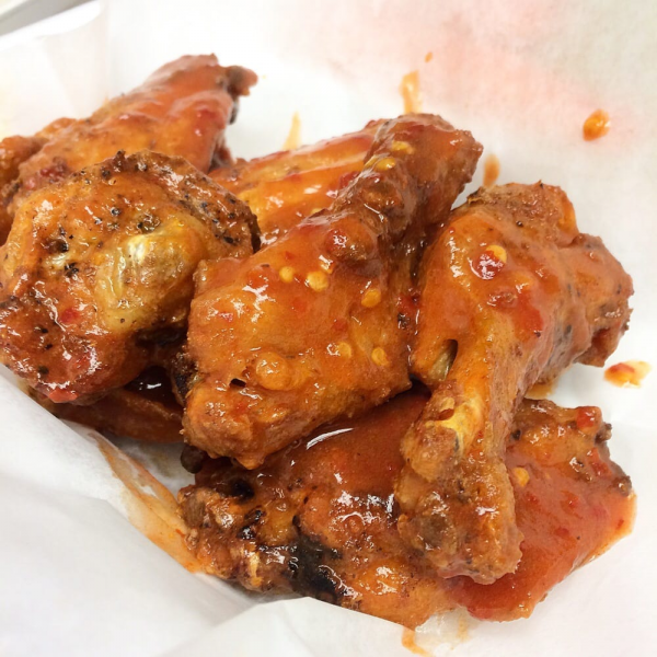 Order Chicken Wings food online from Demo Pizzeria & Deli store, Raleigh on bringmethat.com