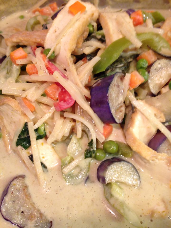 Order Green Curry food online from Thai Sky Kitchen store, Portland on bringmethat.com