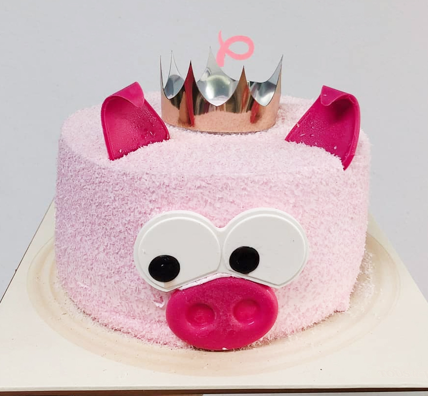 Order 6" Pink Piggy Cake 피기버터크림케잌 food online from Tous Les Jours store, Carrollton on bringmethat.com