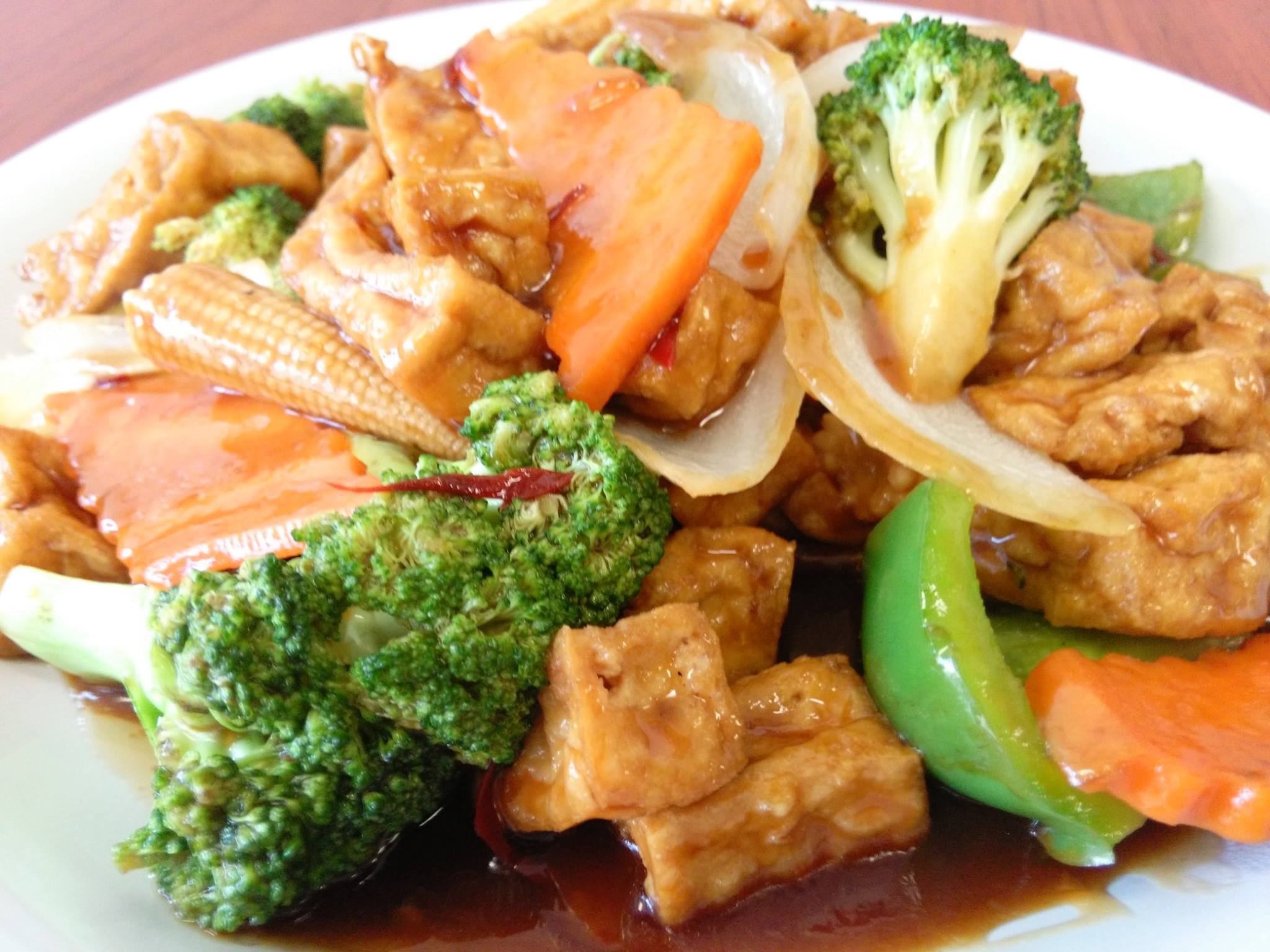 Order Steamed Mixed Vegetables with Chicken food online from Lucky Wok Chinese Kitchen store, Garden City on bringmethat.com