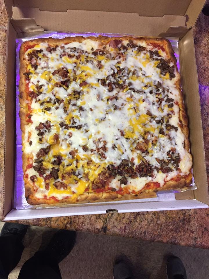 Order Bacon Cheeseburger Pan Deep Dish Pizza - 16" food online from Moez Pizza store, Harrisburg on bringmethat.com