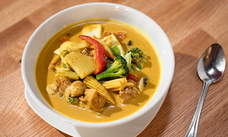 Order Yellow Curry (Mild Spice) food online from Pattaya restaurant store, Philadelphia on bringmethat.com