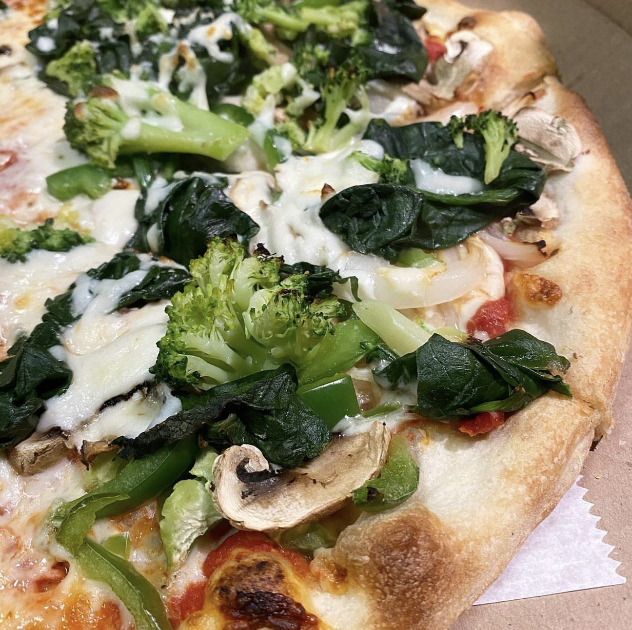 Order Veggie Pizza food online from Uncle's Pizza store, Norwalk on bringmethat.com
