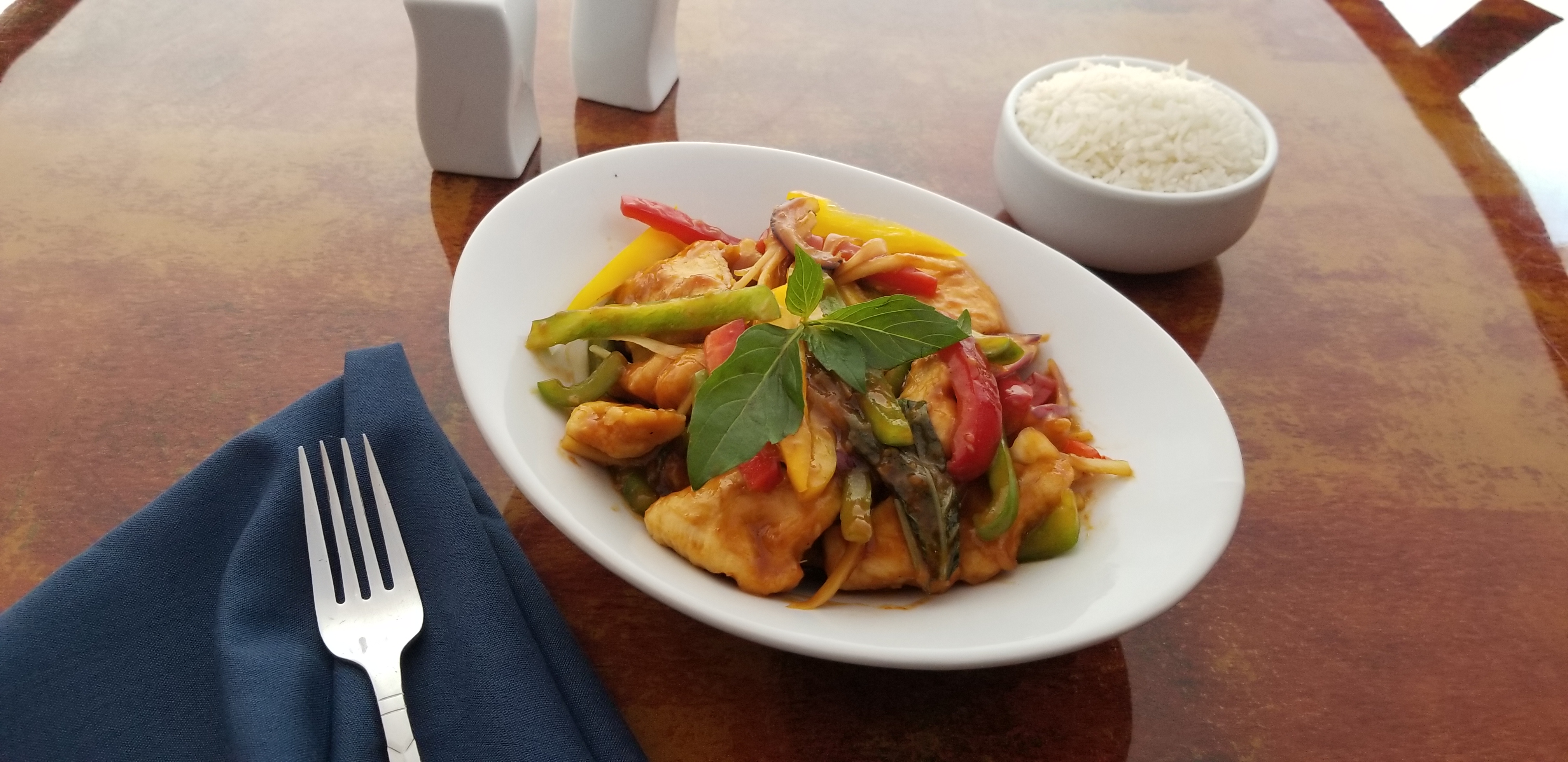 Order Basil Ginger Chicken Dinner (White Meat) food online from Spice Route store, Parsippany on bringmethat.com