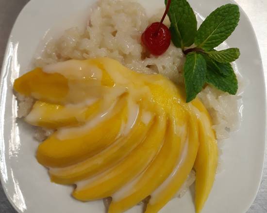 Order Sweet Rice with Mango (Seasonal) food online from Hong Thai Cuisine store, Salem on bringmethat.com