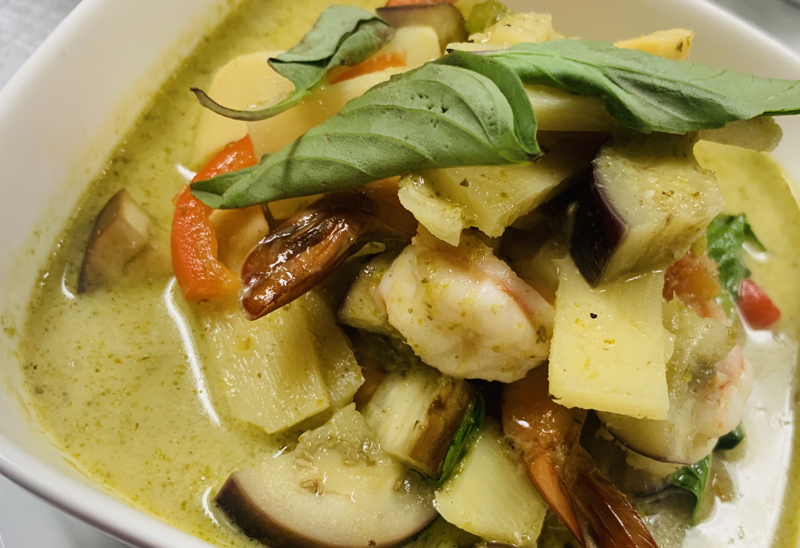 Order Green Curry  food online from Shine Thai Cuisine store, Daly City on bringmethat.com