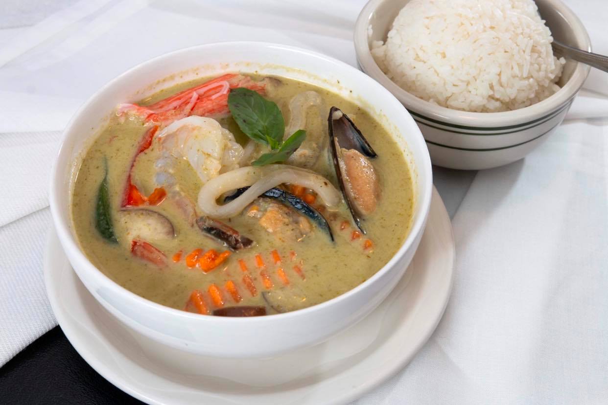 Order 25. Green Curry food online from Tuay Thai store, Palos Heights on bringmethat.com
