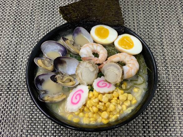 Order R8. Seafood Ramen food online from Kanda Ramen & Bbq store, San Leandro on bringmethat.com