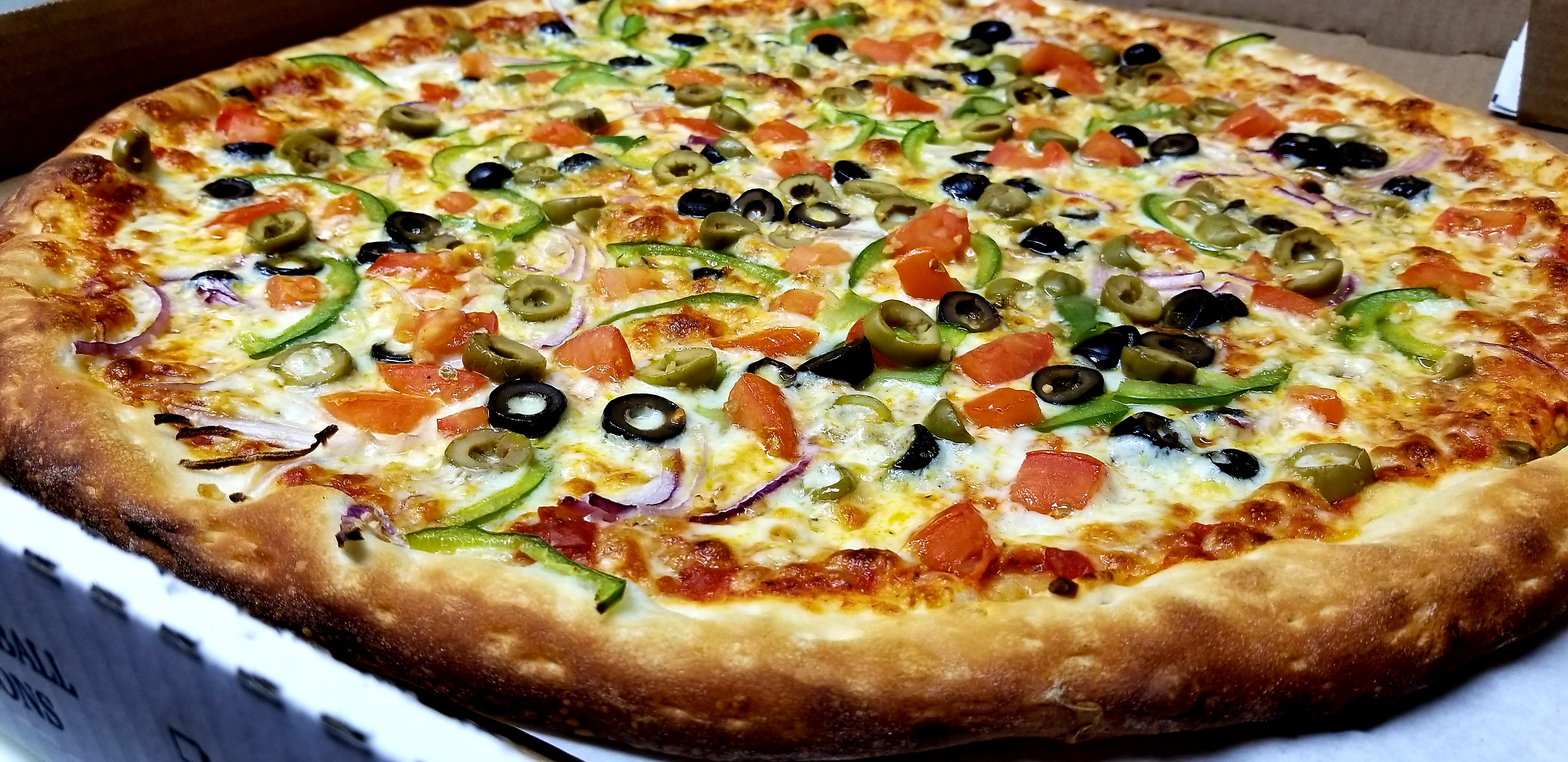 Order 10” Veggie Lovers Pizza food online from Ove Pizzeria store, Studio City on bringmethat.com