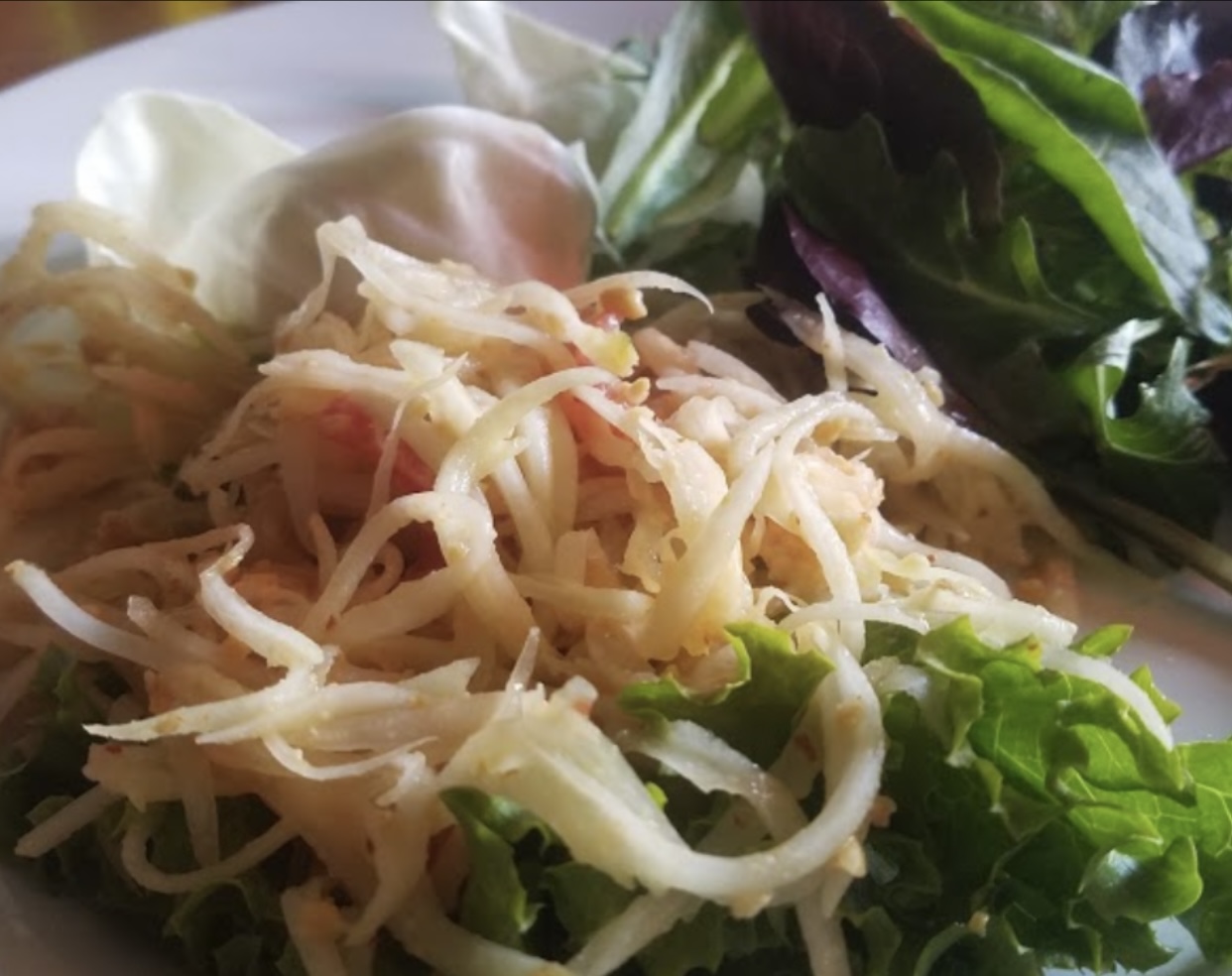 Order Green Papaya Salad food online from Mango Thai Restaurant store, Saint Paul on bringmethat.com