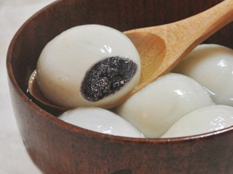 Order 5 Piece Sesame Rice Ball in Soup food online from Deluxe Green Bo Restaurant store, New York on bringmethat.com