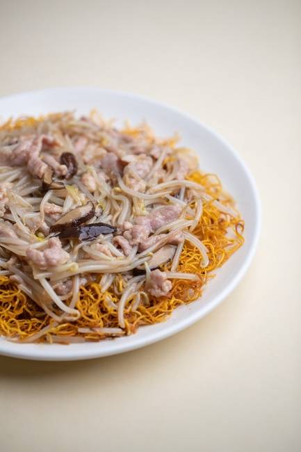 Order 肉絲兩麵王 Crispy Noodles with Shredded Pork food online from Phoenix Chinese Cuisine store, Los Angeles on bringmethat.com