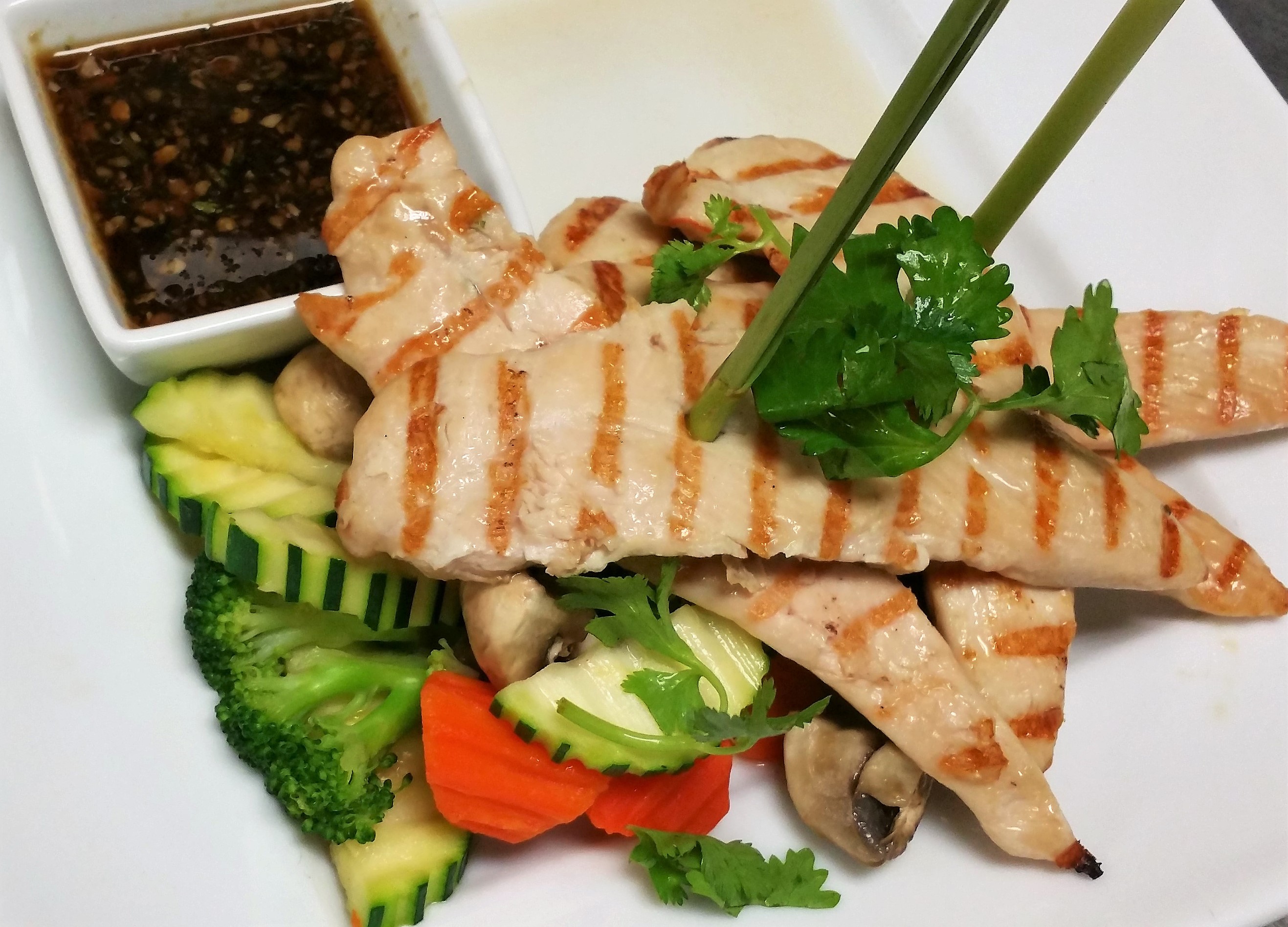 Order Lemongrass Chicken food online from Cafe De Thai & Sushi store, Oceanside on bringmethat.com
