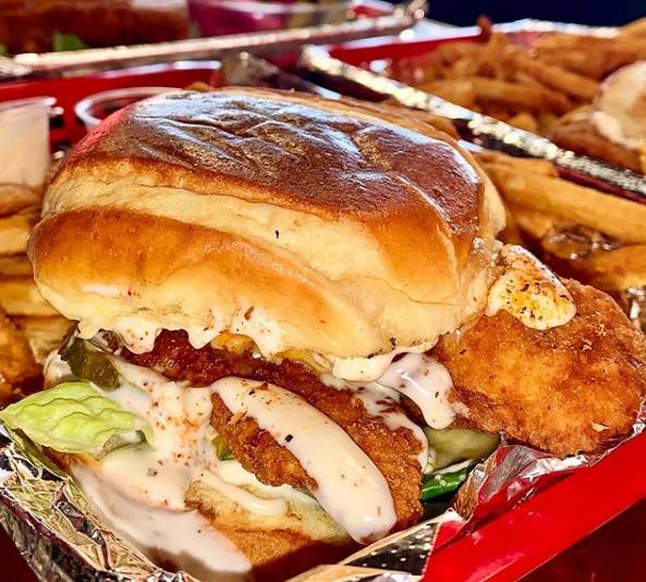 Order Chicken Burger food online from Shawarmaholic store, Toledo on bringmethat.com