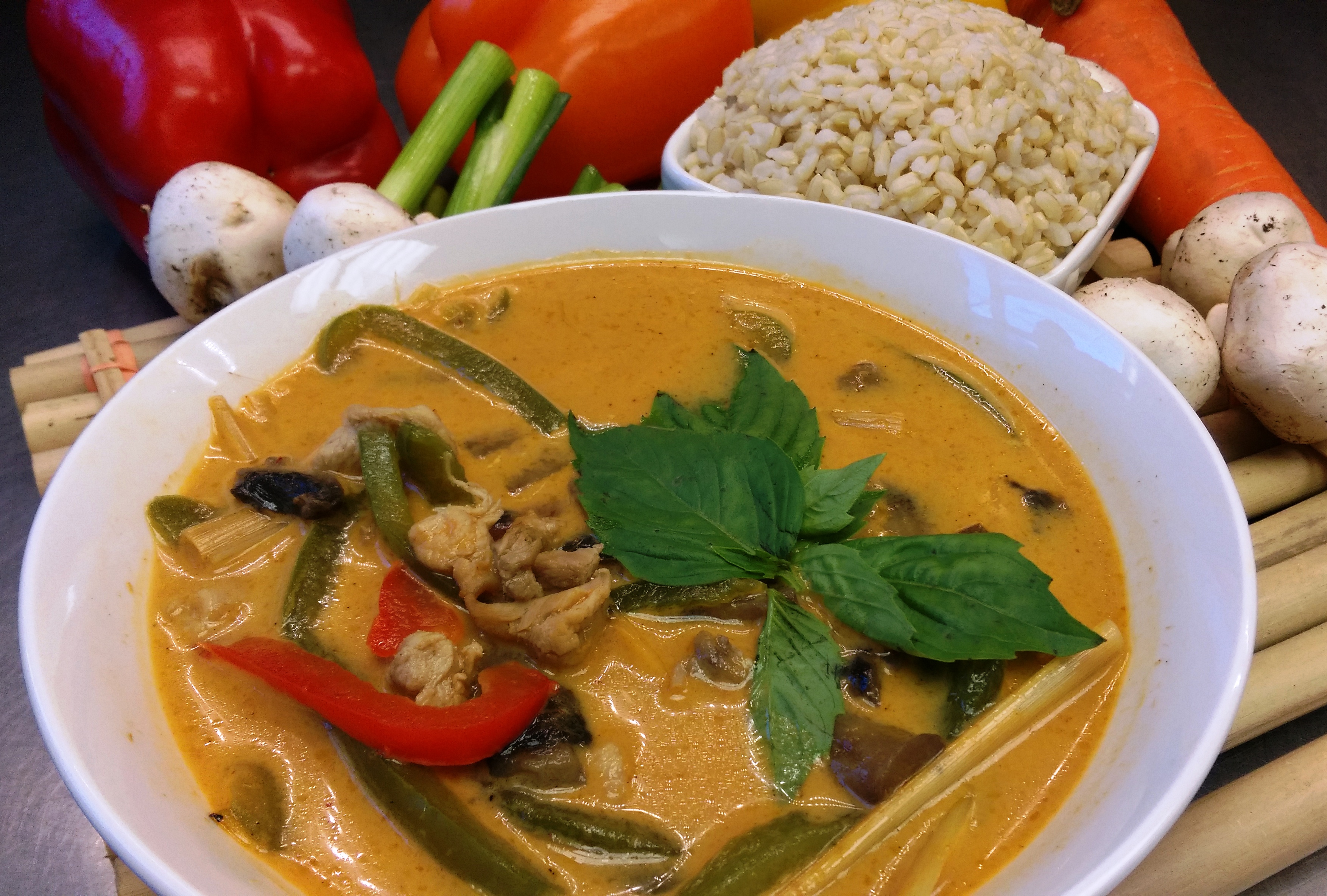 Order Red Curry Chicken food online from Pho Ever store, Newark on bringmethat.com