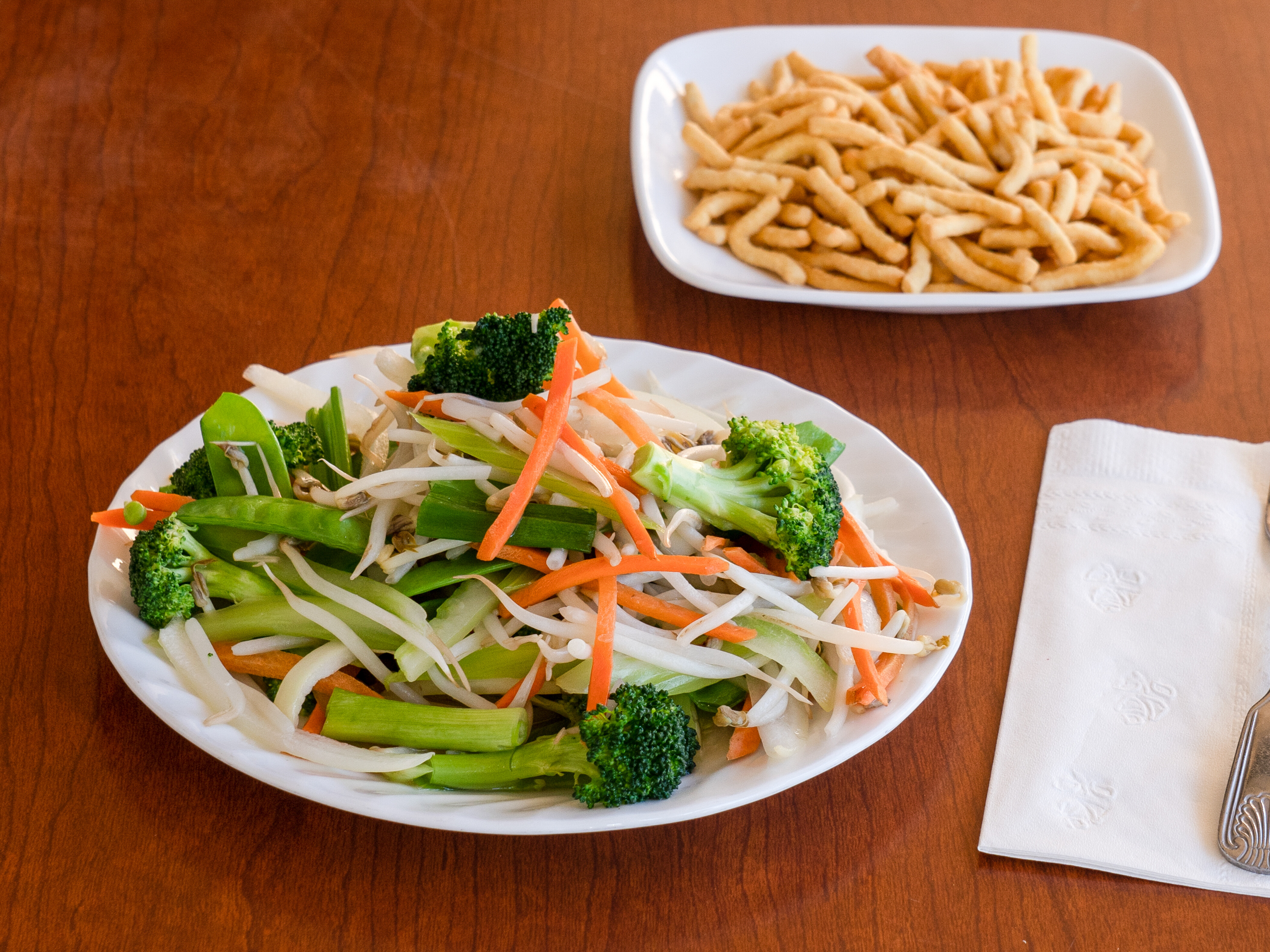 Order Vegetable Chow Mein/crispy Noodles food online from Lakeview Garden Restaurant store, Westlake Village on bringmethat.com