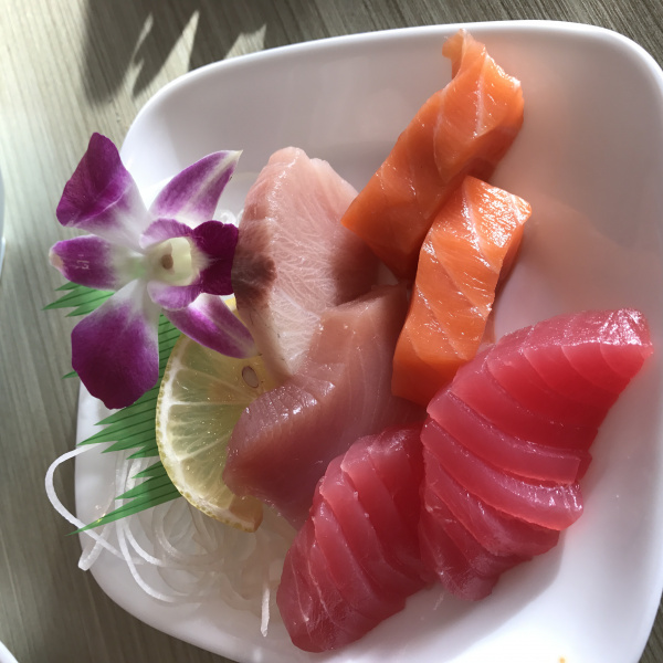 Order 1134. Sashimi Appetizer food online from Yama Sushi Restaurant store, San Francisco on bringmethat.com