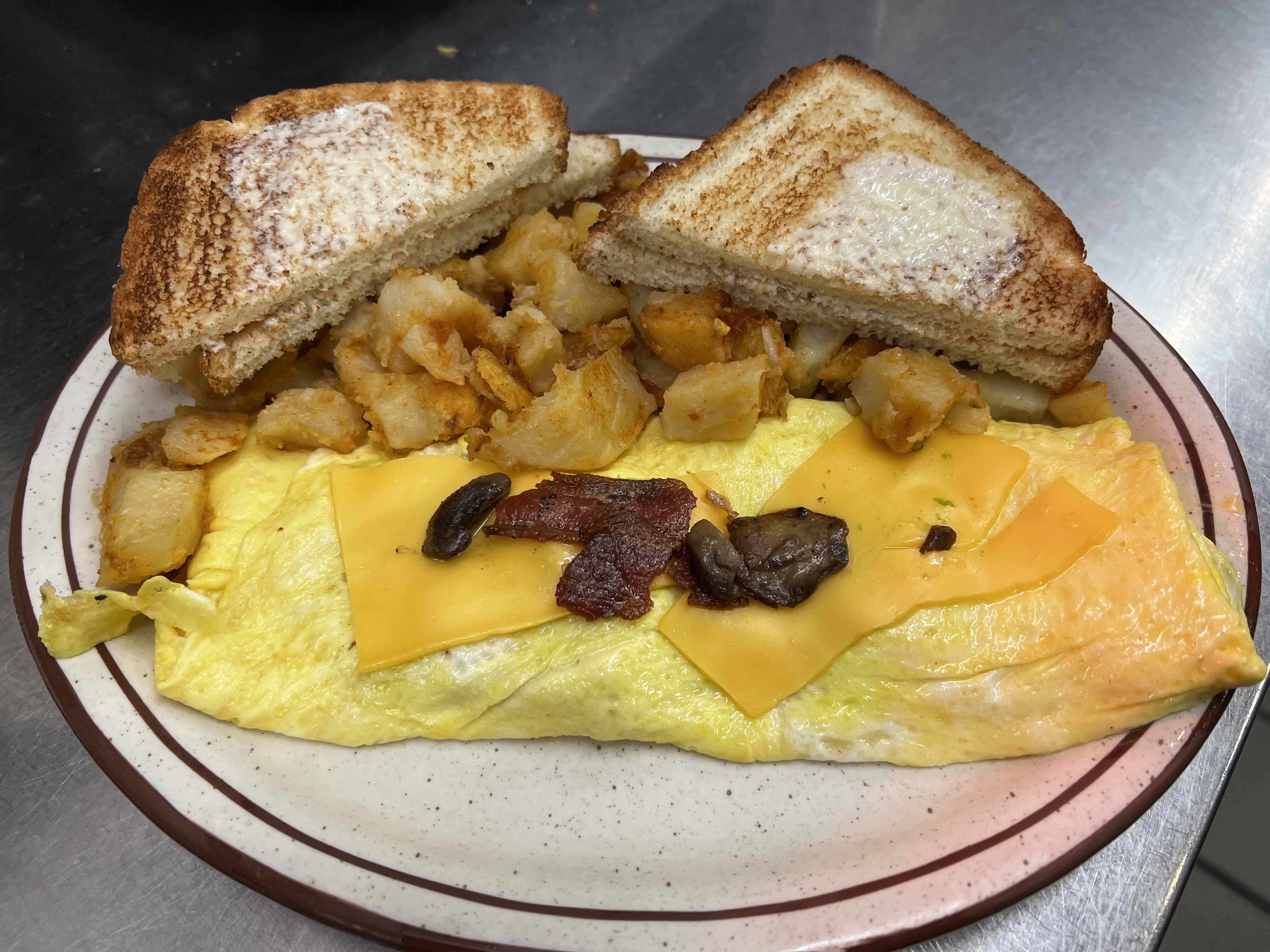 Order Bacon, Mushroom and Cheese Omelet food online from Eastridge Family Restaurant store, Rochester on bringmethat.com