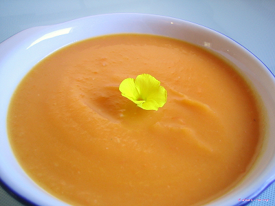 Order Carrot and Ginger Soup food online from Pico Cafe store, Los Angeles on bringmethat.com