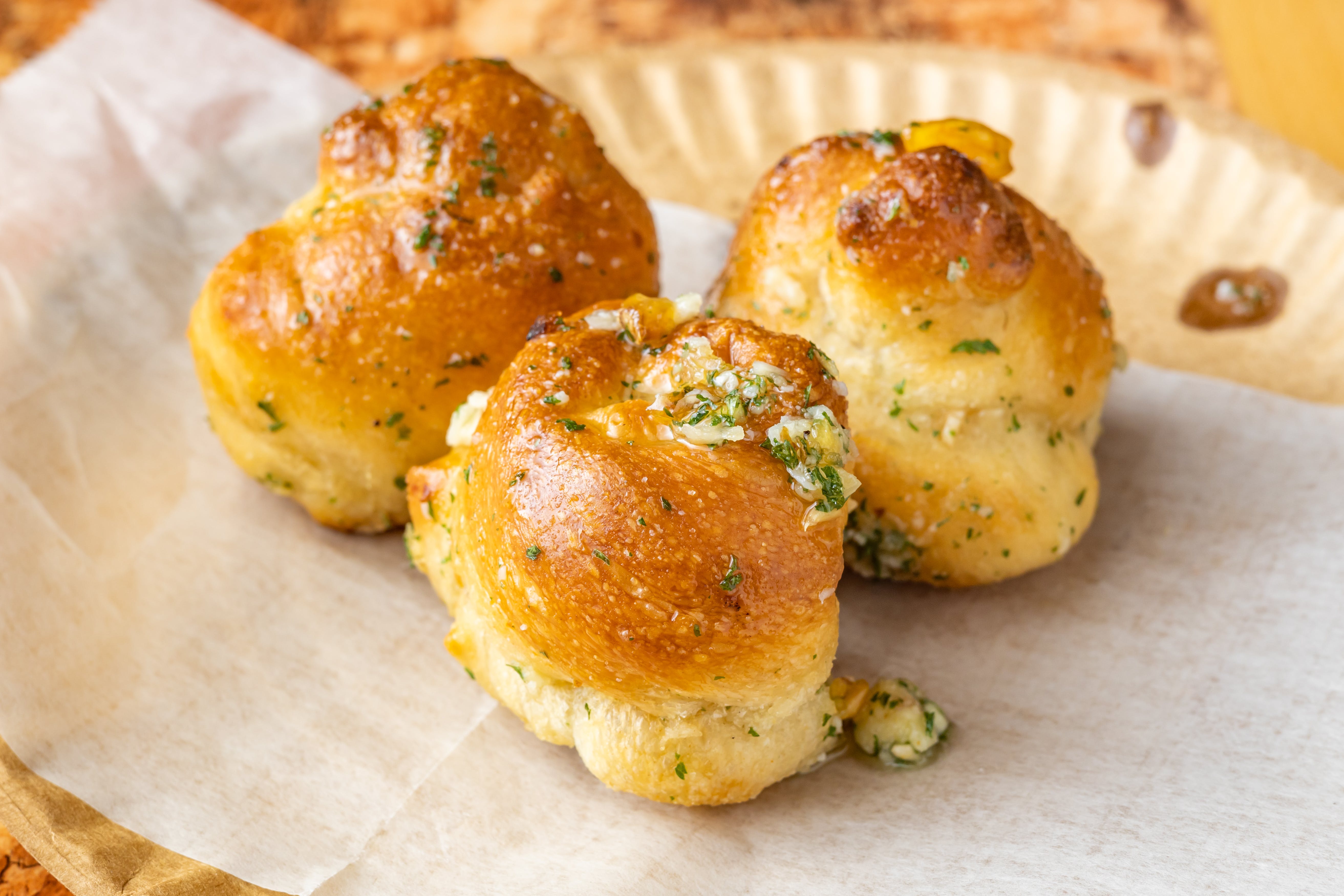 Order Garlic Knots - 3 Pieces food online from Lombardo's Pizza & Pasta store, Levittown on bringmethat.com
