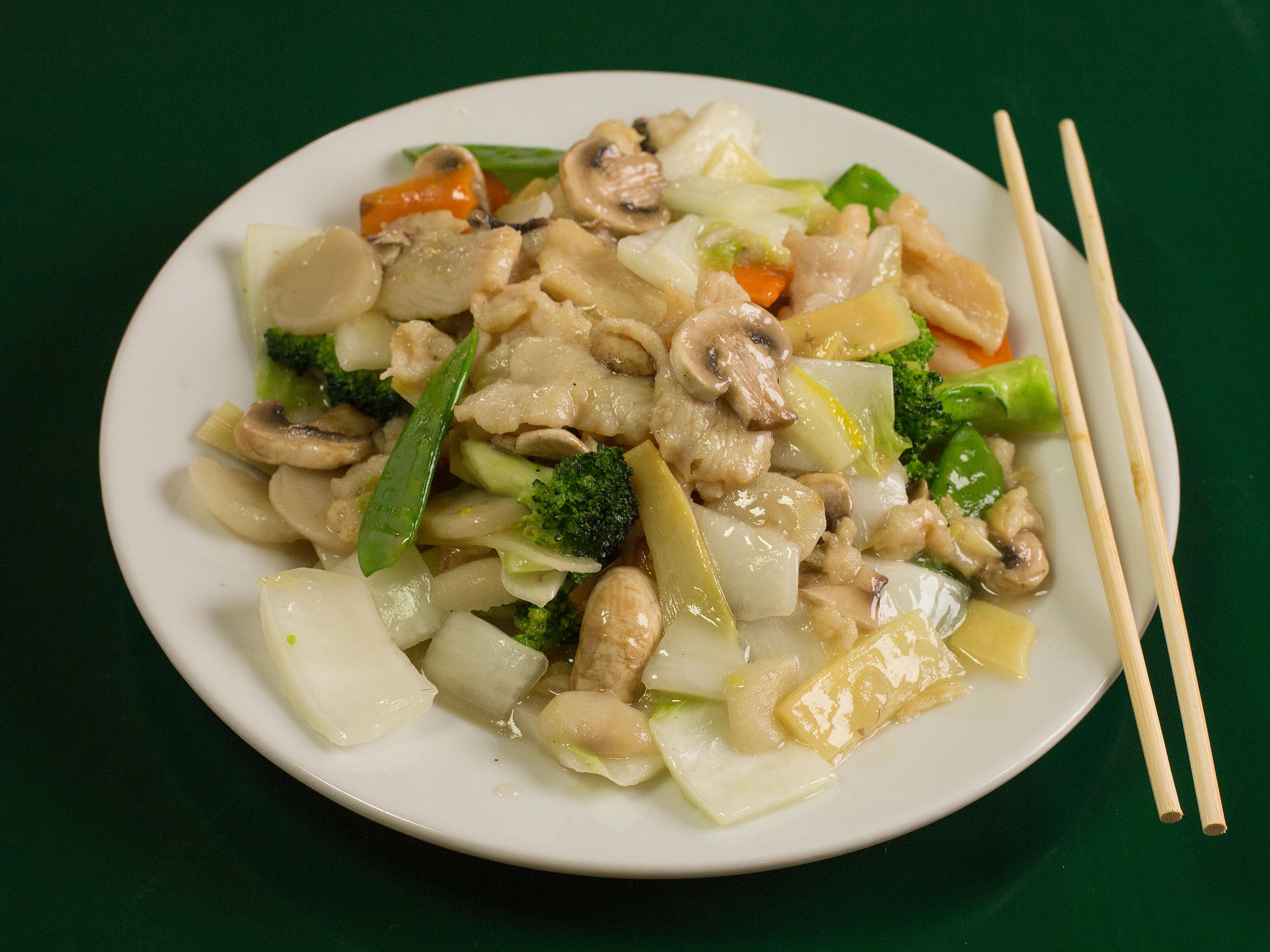 Order Moo Goo Gai Pan (Chicken) food online from Egg Roll Yeh's store, Dallas on bringmethat.com