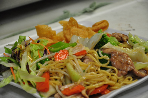 Order Chow Mein Lunch food online from Thai Bbq & Combo store, Paso Robles on bringmethat.com