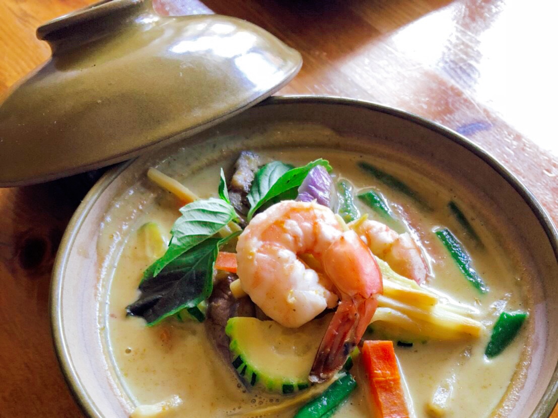 Order GREEN CURRY food online from Thai Diva Cuisine store, Woodside on bringmethat.com