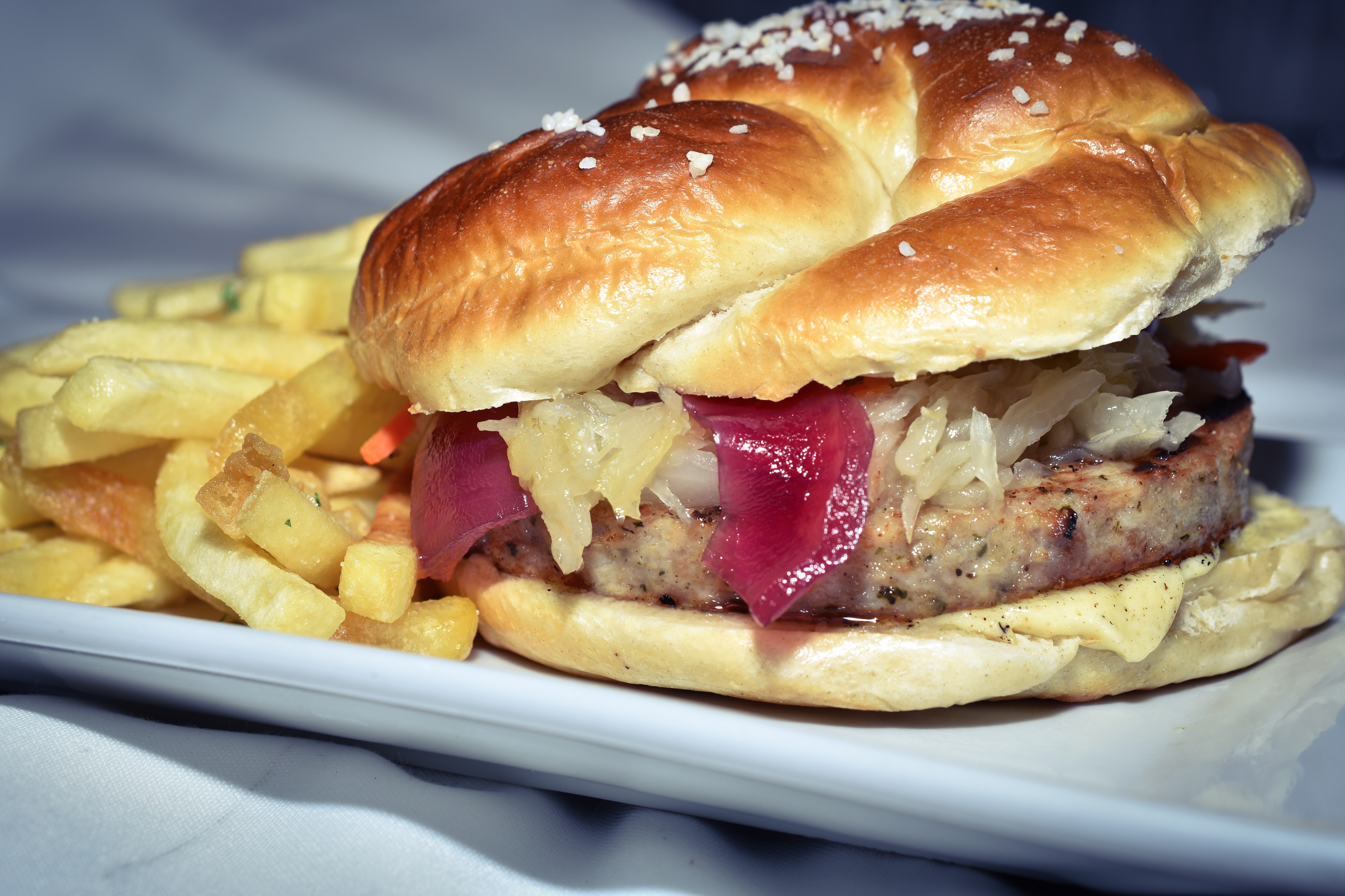 Order Der Brat Burger food online from Jorg's Cafe Vienna store, Plano on bringmethat.com