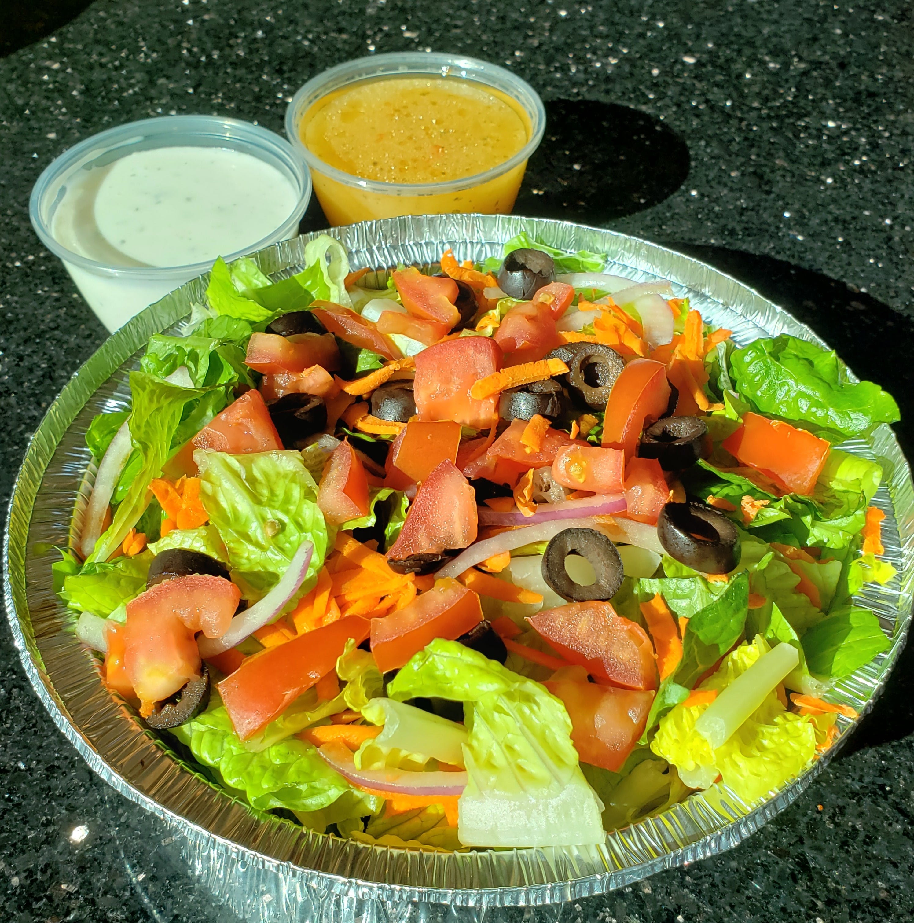 Order Garden Salad - Medium food online from Grecos New York Pizzeria store, Thousand Oaks on bringmethat.com