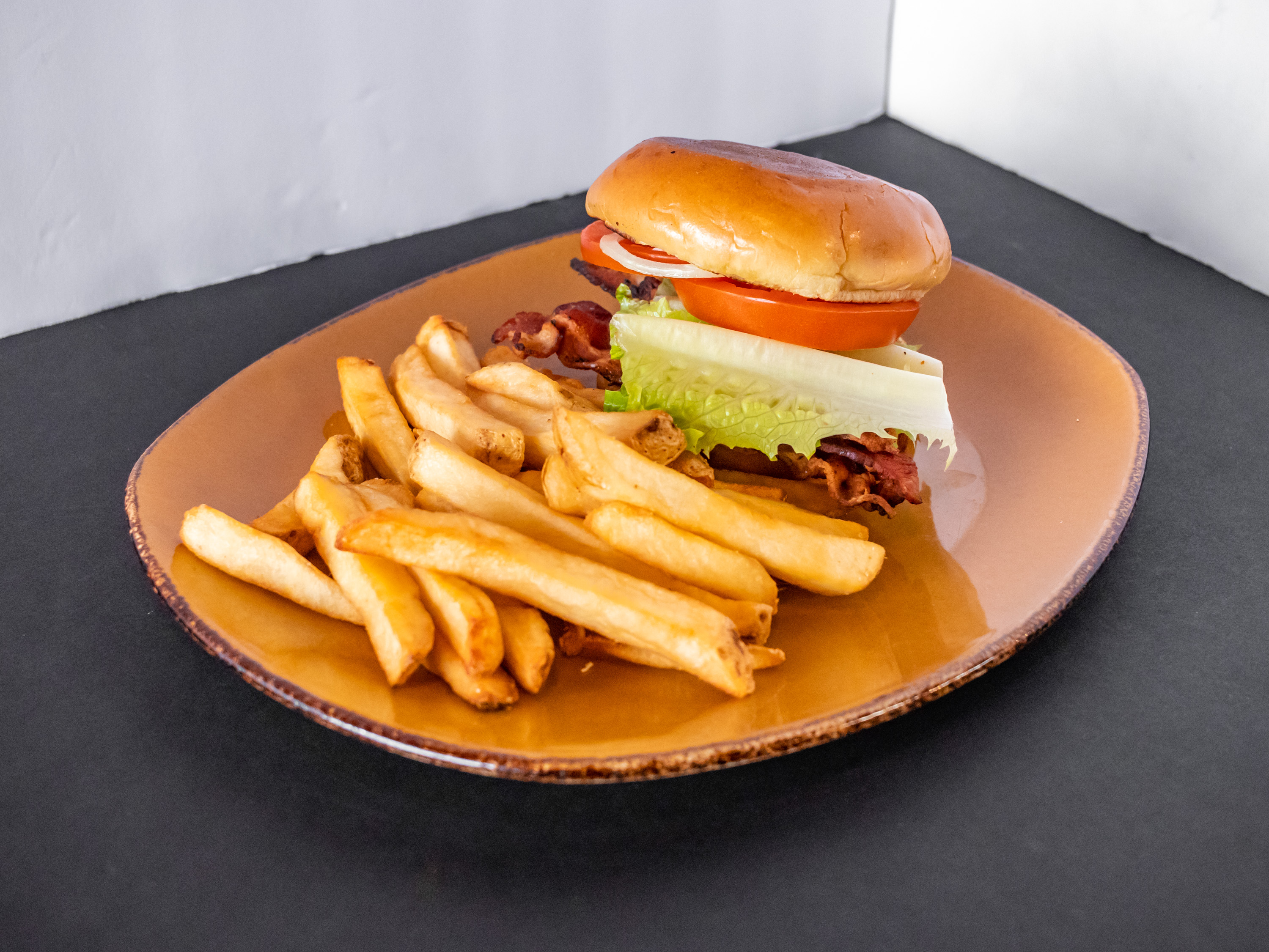 Order BLT Sandwich food online from STEEL HOUSE BAR & GRILL store, Houston on bringmethat.com
